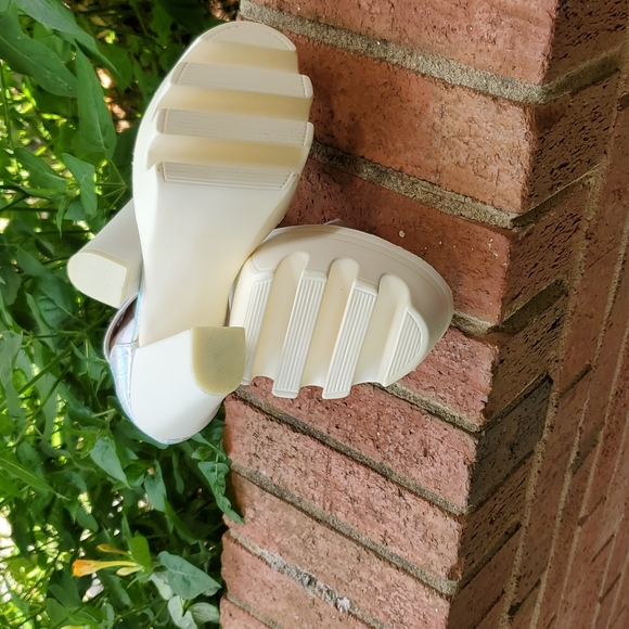 5/$25 - Wild diva platform heels sz. 8 - Picture 4 of 10